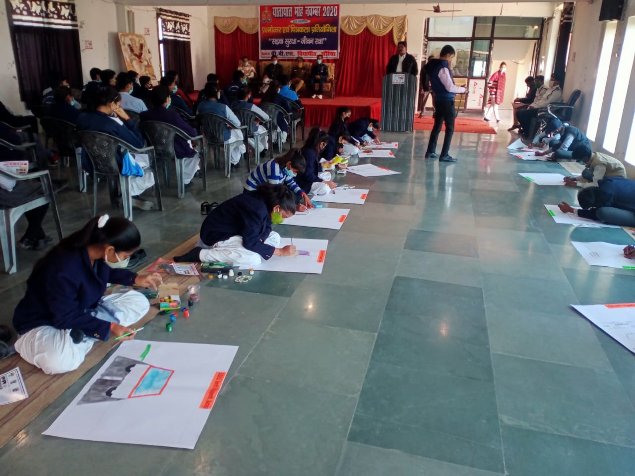 यातायात माह जागरूकता कार्यक्रम में आयोजित हुई प्रश्नोत्तर और चित्रकला प्रतियोगिता