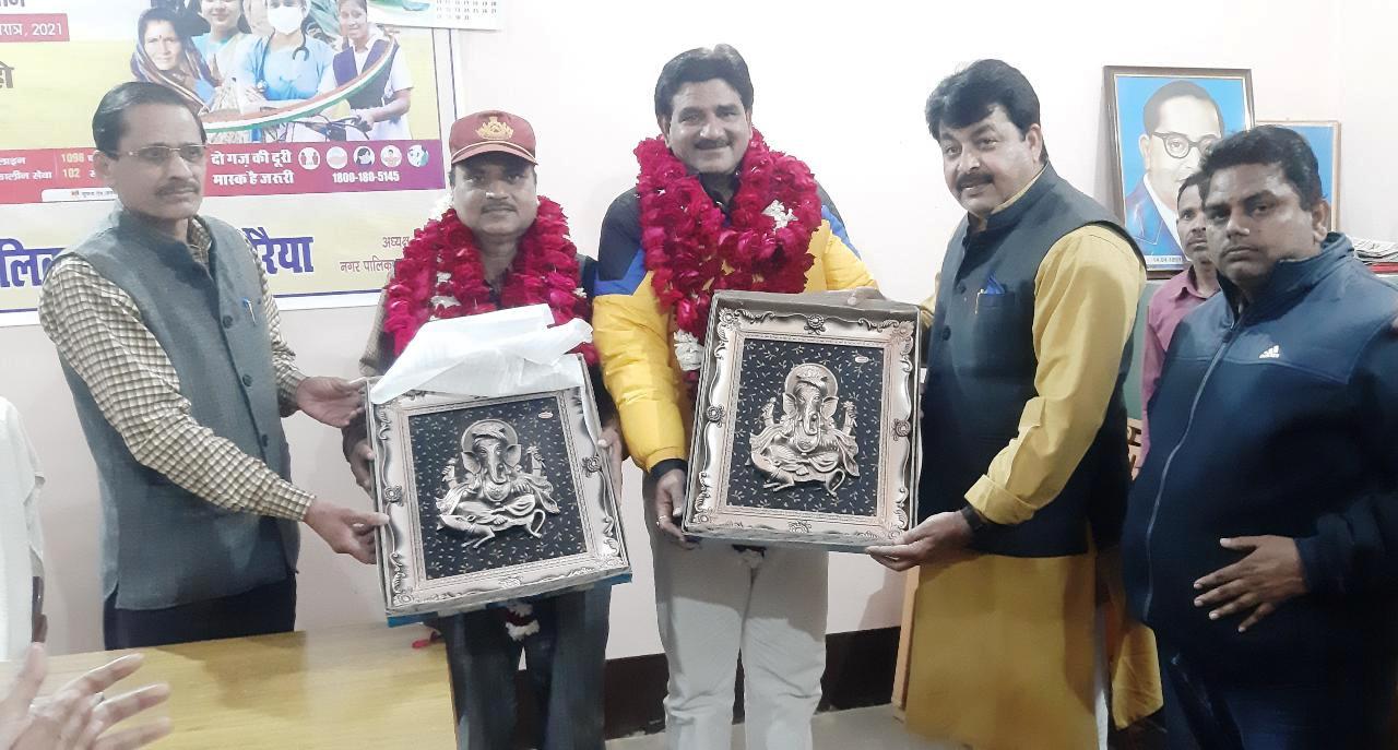 चौरी चौरा शताब्दी समारोह में सहयोग के लिए पालिका ने किया सम्मानित चौरी चौरा शताब्दी समारोह में सहयोग के लिए पालिका ने किया सम्मानित
