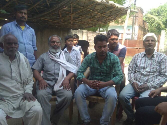 यूपी पंचायत चुनाव: घर-घर पहुंच रहे पंचायत चुनाव के उम्मीदवार