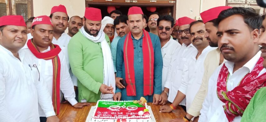 Happy Birthday Akhilesh Yadav:अखिलेश के जन्मदिन पर सपाइयों ने 2022 फतह का लिया संकल्प