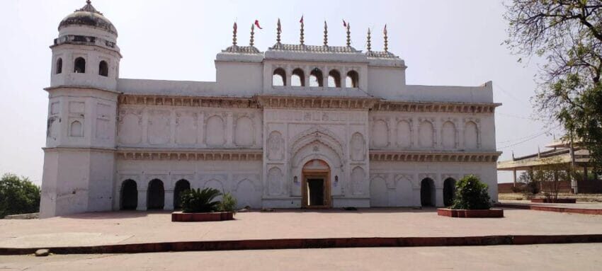 औरैया- देवकली मंदिर पर वाहन स्टैंड के नाम से शुरू हुई वसूली से हिंदूवादी संगठनों में आक्रोश