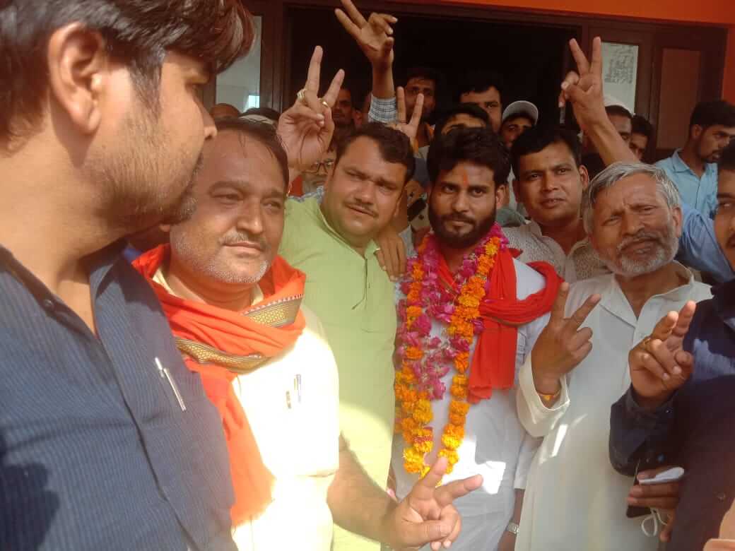 जिला पंचायत अध्यक्ष चुनाव: सपा पर पड़ी शनि की परछाई,कमल के पाले में खुशियां आई जिला पंचायत अध्यक्ष चुनाव: सपा पर पड़ी शनि की परछाई,कमल के पाले में खुशियां आई
