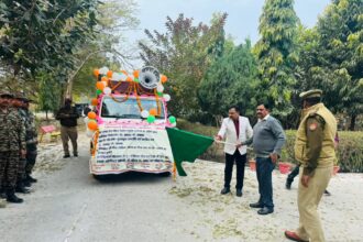 DM ने रवाना किया सड़क सुरक्षा वाहन