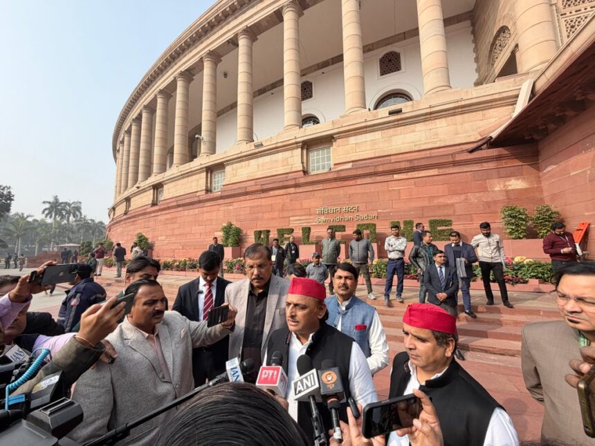 अखिलेश यादव का केंद्र पर प्रहार