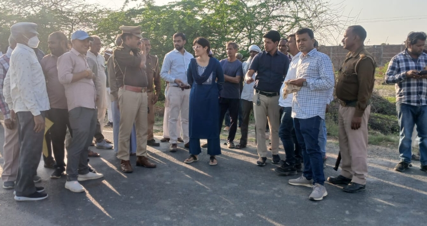 औरैया: करोड़ों की बेशकीमती सरकारी जमीन पर गरजा प्रशासन का बुलडोजर; 28 डेसिमल भूमि कराई गई कब्जा मुक्त, भूमाफियाओं में हड़कंप