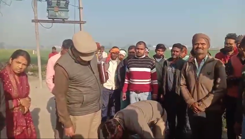 बिधूना में ट्यूबवेल पर लटका मिला युवक का शव