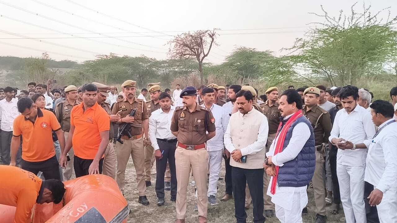 औरैया: अजीतमल में सेंगर नदी में नहाते समय दो किशोर गहरे पानी में डूबे; गांव में कोहराम, गोताखोरों की तलाश जारी