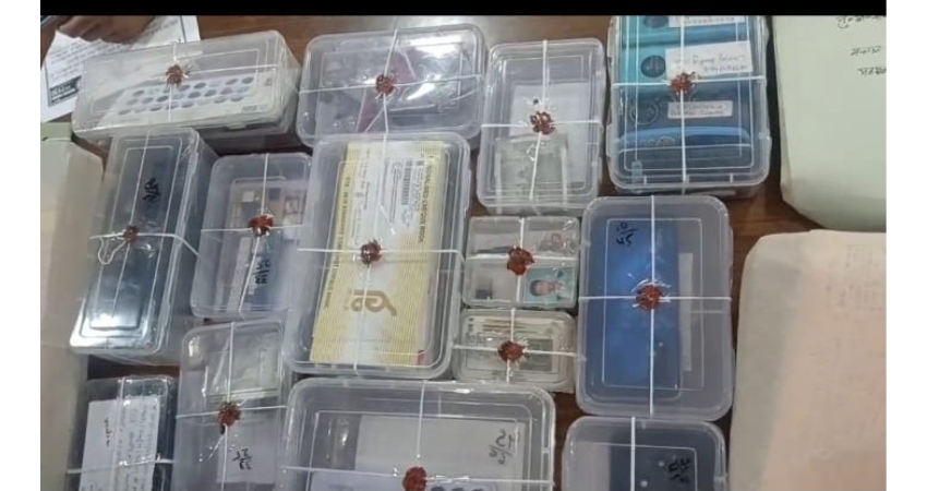 औरैया GST महाघोटाला : ₹2.29 करोड़ की टैक्स चोरी का भंडाफोड़; SIT ने 4 मास्टरमाइंड दबोचे, लैपटॉप और 21 मुहरें बरामद छापेमारी में बरामद 'डिजिटल खजाना