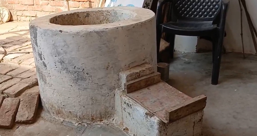 औरैया का 'आत्मनिर्भर' गांव: LPG किल्लत के बीच यहाँ 'गोबर गैस' से सुलग रहे चूल्हे, 10 साल से पेश कर रहे मिसाल; अब प्रशासन से लगाई यह गुहार