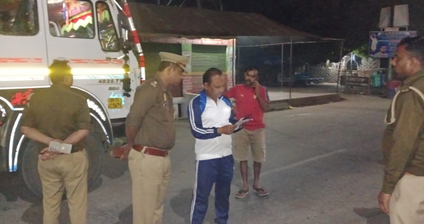 फफूंद में अवैध खनन के 2 डंपर सीज