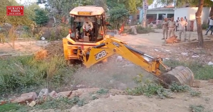 डीएम के सख्त निर्देश पर गरजा बुलडोजर