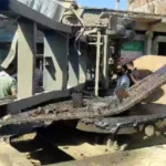 मौरंग उतारते समय पलटा डम्फर