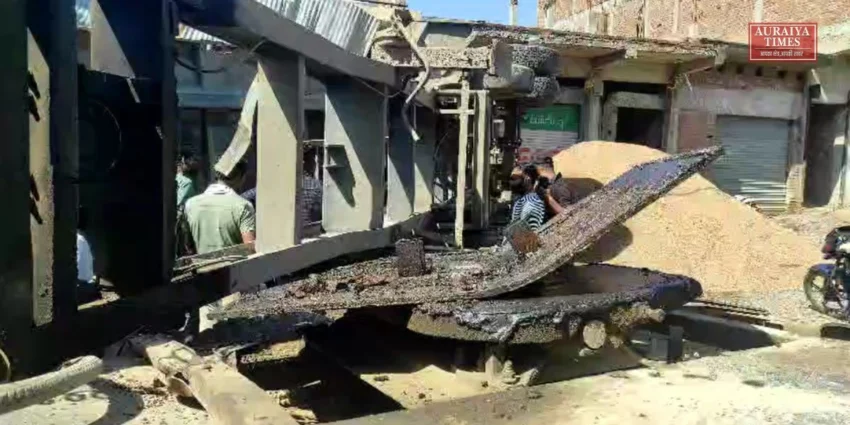 मौरंग उतारते समय पलटा डम्फर