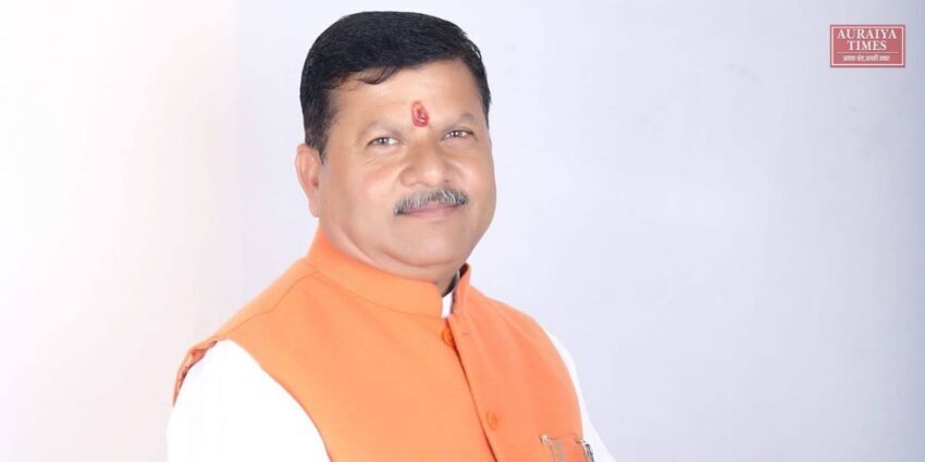 औरैया: राकेश राठौर 'गुरु' बने जिले के नए प्रभारी मंत्री, प्रतिभा शुक्ला की ली जगह; भाजपाइयों ने मिठाई खिलाकर मनाया जश्न auraiya new prabhari mantri rakesh rathore guru