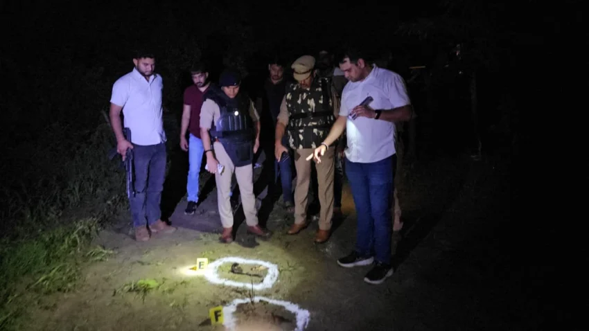 औरैया में 25 हजार के इनामी गोवध आरोपी की पुलिस से मुठभेड़, पैर में गोली लगने के बाद गिरफ्तार औरैया में 25 हजार के इनामी गोवध आरोपी की पुलिस से मुठभेड़, पैर में गोली लगने के बाद गिरफ्तार
