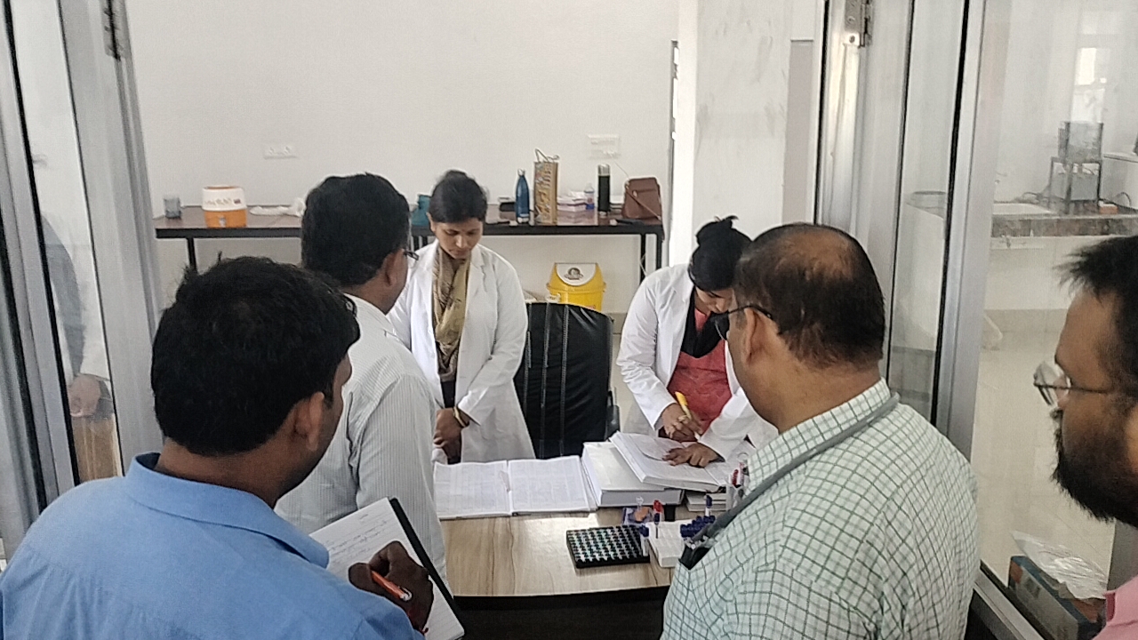 सीएमओ ने अजीतमल सीएचसी का किया निरीक्षण, साफ-सफाई पर दिया विशेष जोर