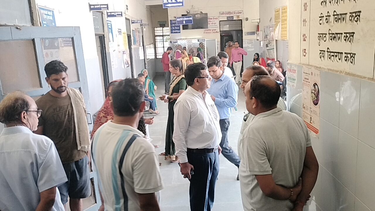 सीएमओ ने अजीतमल सीएचसी का किया निरीक्षण, साफ-सफाई पर दिया विशेष जोर